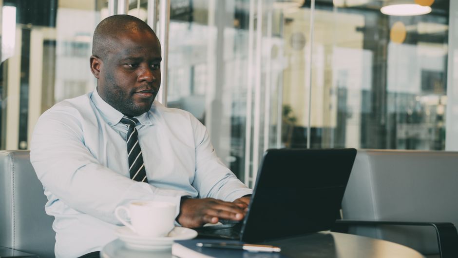 Custom App or Ready Platform? A Kuwait Business Guide