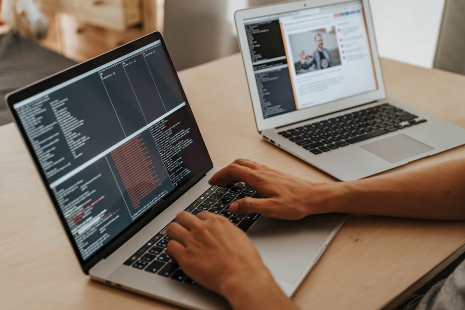 هل يمكن لـ ChatGPT بناء موقعك الإلكتروني؟ الحدود والقدرات الحقيقية
